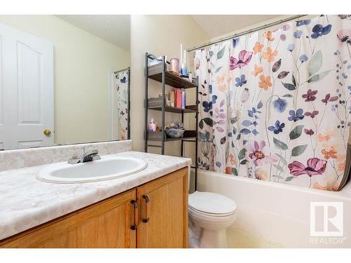 9806 179 Avenue, Edmonton, AB - Indoor Photo Showing Bathroom