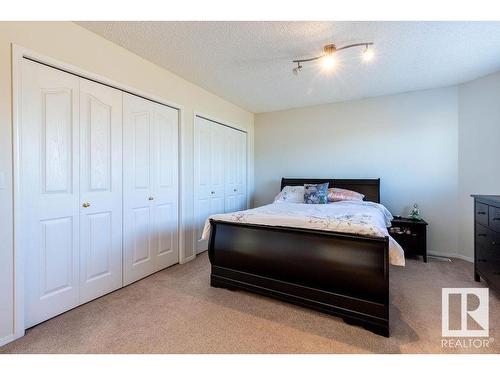 9806 179 Avenue, Edmonton, AB - Indoor Photo Showing Bedroom