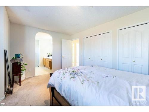 9806 179 Avenue, Edmonton, AB - Indoor Photo Showing Bedroom