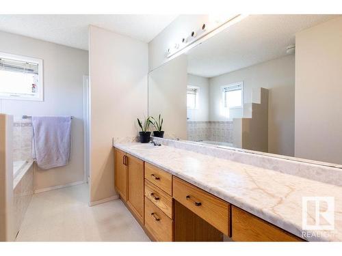 9806 179 Avenue, Edmonton, AB - Indoor Photo Showing Bathroom