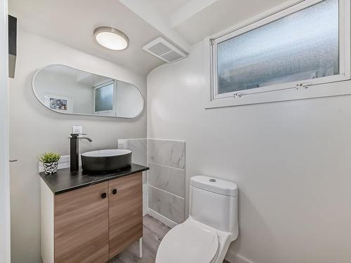 9819 149 Street, Edmonton, AB - Indoor Photo Showing Bathroom