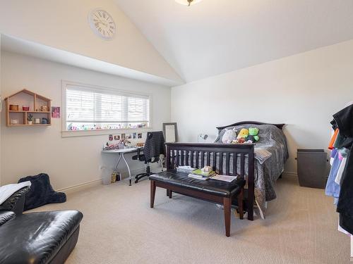 5052 Mcluhan Road, Edmonton, AB - Indoor Photo Showing Bedroom