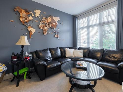 5052 Mcluhan Road, Edmonton, AB - Indoor Photo Showing Living Room