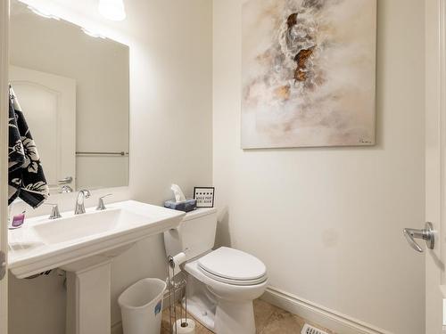 5052 Mcluhan Road, Edmonton, AB - Indoor Photo Showing Bathroom