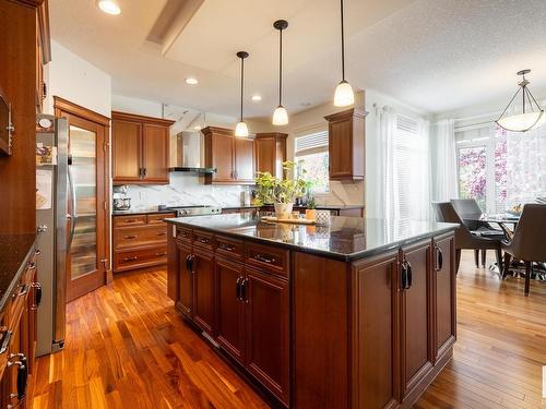 5052 Mcluhan Road, Edmonton, AB - Indoor Photo Showing Kitchen With Upgraded Kitchen