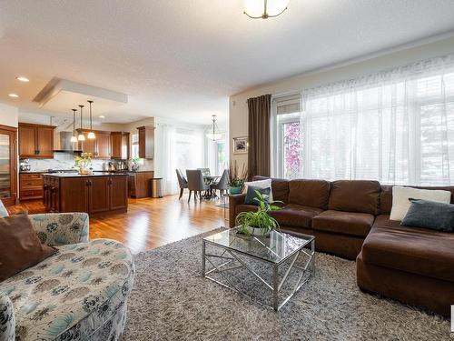 5052 Mcluhan Road, Edmonton, AB - Indoor Photo Showing Living Room