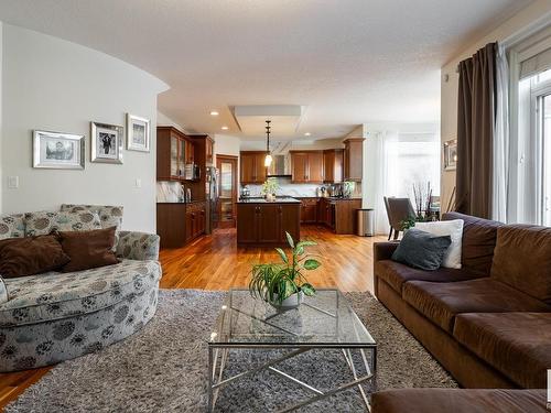 5052 Mcluhan Road, Edmonton, AB - Indoor Photo Showing Living Room