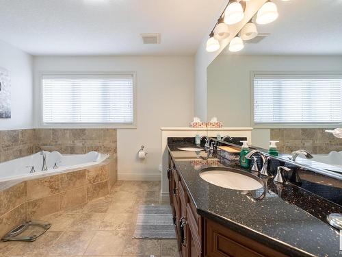 5052 Mcluhan Road, Edmonton, AB - Indoor Photo Showing Bathroom