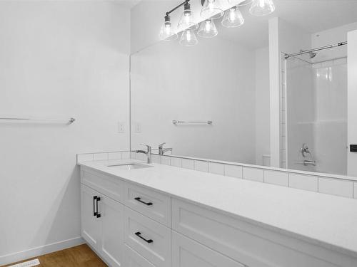 17243 9B Avenue, Edmonton, AB - Indoor Photo Showing Bathroom