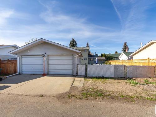 12 Balmoral Drive, Spruce Grove, AB 