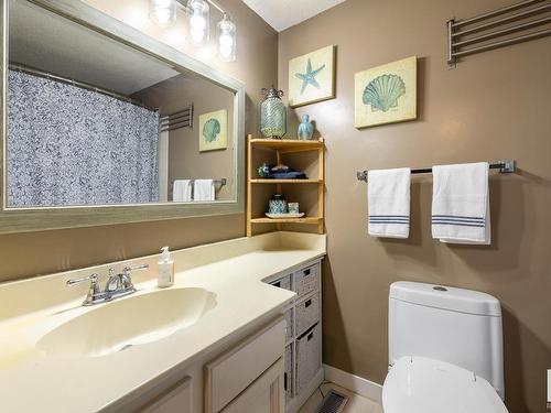 7028 187 Street, Edmonton, AB - Indoor Photo Showing Bathroom