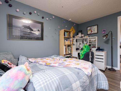 7028 187 Street, Edmonton, AB - Indoor Photo Showing Bedroom