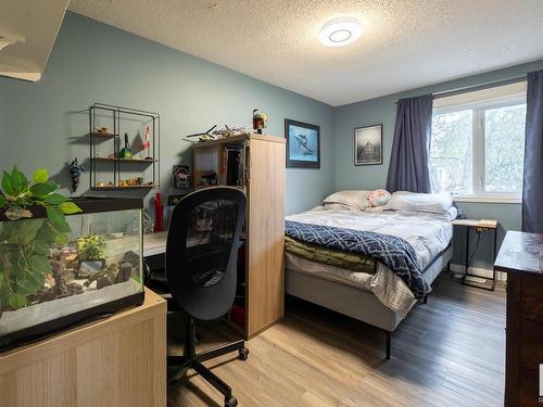 7028 187 Street, Edmonton, AB - Indoor Photo Showing Bedroom