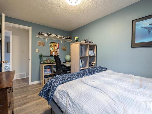 7028 187 Street, Edmonton, AB - Indoor Photo Showing Bedroom