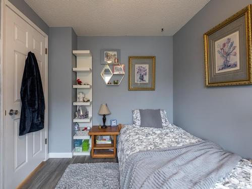 7028 187 Street, Edmonton, AB - Indoor Photo Showing Bedroom