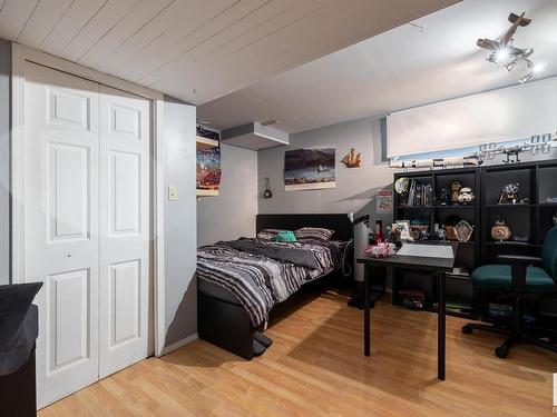 7028 187 Street, Edmonton, AB - Indoor Photo Showing Bedroom