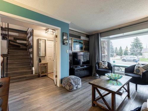 7028 187 Street, Edmonton, AB - Indoor Photo Showing Living Room