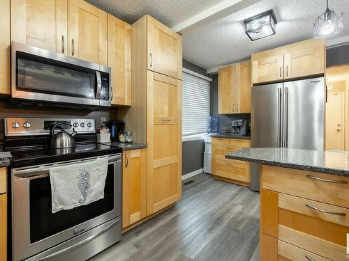 7028 187 Street, Edmonton, AB - Indoor Photo Showing Kitchen