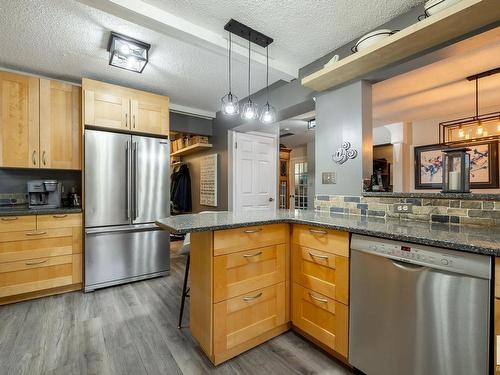 7028 187 Street, Edmonton, AB - Indoor Photo Showing Kitchen