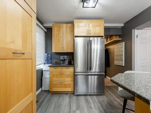 7028 187 Street, Edmonton, AB - Indoor Photo Showing Kitchen