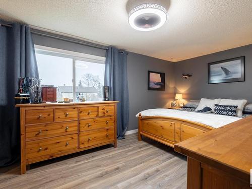 7028 187 Street, Edmonton, AB - Indoor Photo Showing Bedroom