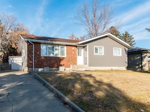 16 Groveland Rd, Sherwood Park, AB 