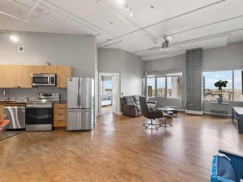 905 10179 105 Street, Edmonton, AB - Indoor Photo Showing Kitchen