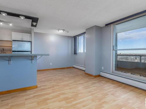 1004 13910 Stony Plain Road, Edmonton, AB - Indoor Photo Showing Kitchen