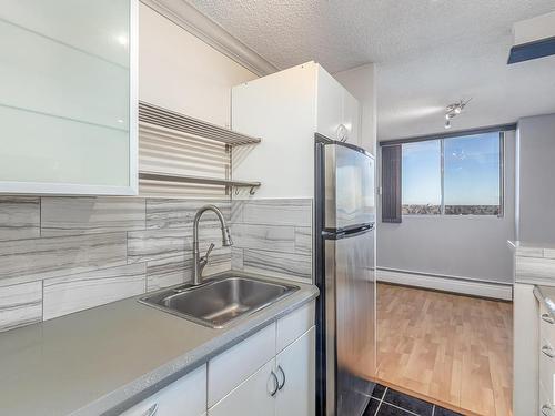 1004 13910 Stony Plain Road, Edmonton, AB - Indoor Photo Showing Kitchen With Upgraded Kitchen