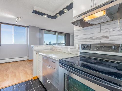 1004 13910 Stony Plain Road, Edmonton, AB - Indoor Photo Showing Kitchen