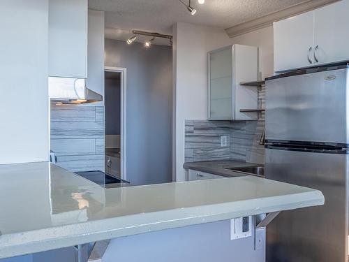 1004 13910 Stony Plain Road, Edmonton, AB - Indoor Photo Showing Kitchen With Upgraded Kitchen