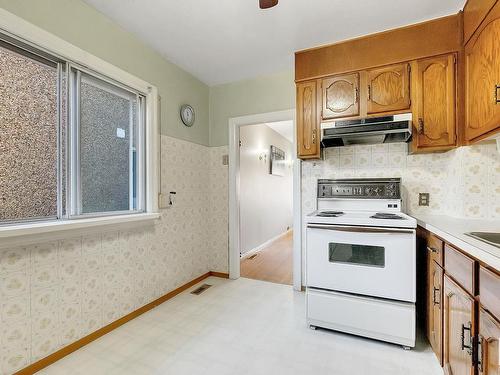 11329 94 Street, Edmonton, AB - Indoor Photo Showing Kitchen