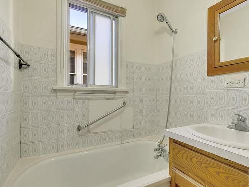 11329 94 Street, Edmonton, AB - Indoor Photo Showing Bathroom