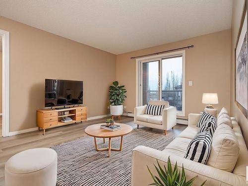 213 13710 150 Avenue, Edmonton, AB - Indoor Photo Showing Living Room