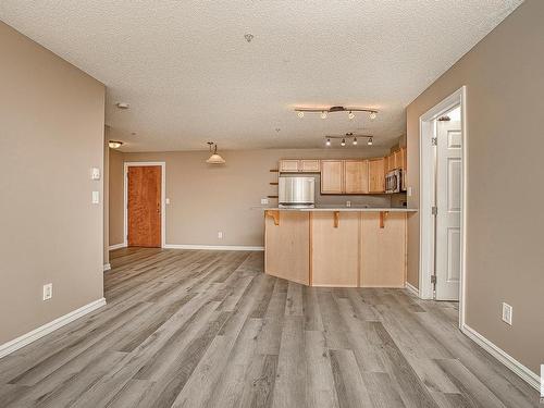 213 13710 150 Avenue, Edmonton, AB - Indoor