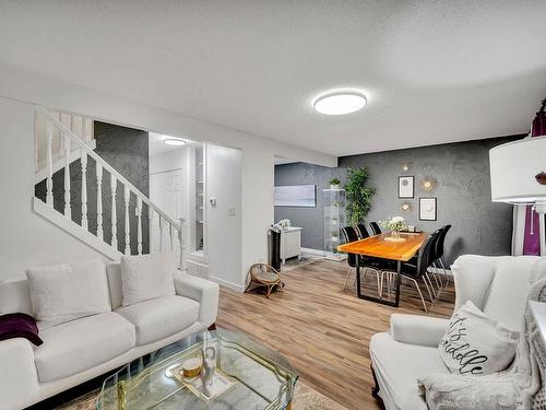 7 Greenfield Estates, St. Albert, AB - Indoor Photo Showing Living Room