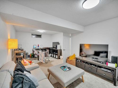 7 Greenfield Estates, St. Albert, AB - Indoor Photo Showing Living Room