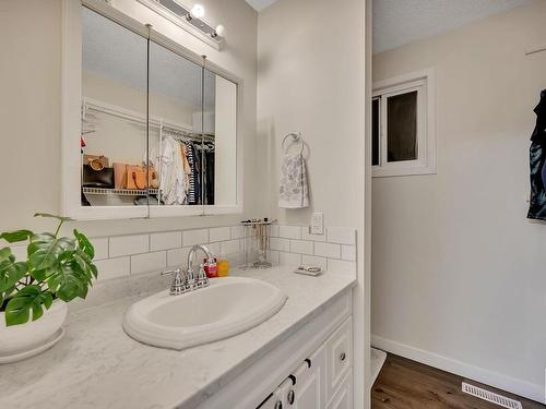 7 Greenfield Estates, St. Albert, AB - Indoor Photo Showing Bathroom