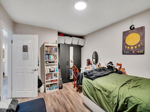 7 Greenfield Estates, St. Albert, AB - Indoor Photo Showing Bedroom