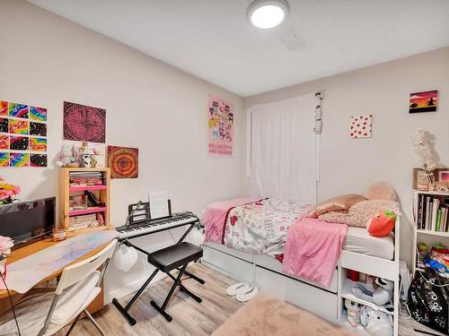 7 Greenfield Estates, St. Albert, AB - Indoor Photo Showing Bedroom