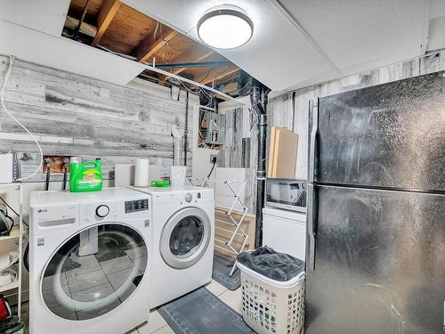 7 Greenfield Estates, St. Albert, AB - Indoor Photo Showing Laundry Room