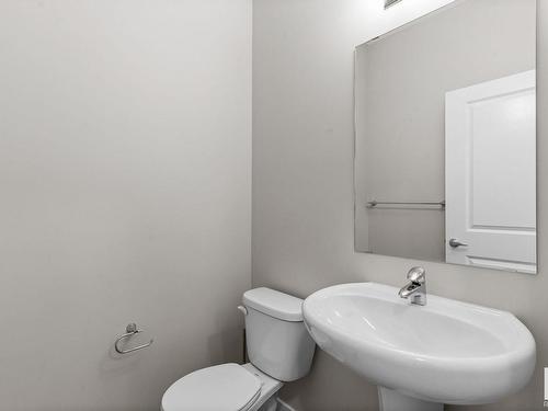 6476 King Wynd, Edmonton, AB - Indoor Photo Showing Bathroom