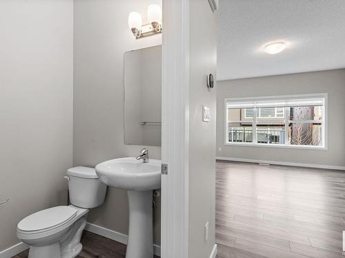 6476 King Wynd, Edmonton, AB - Indoor Photo Showing Bathroom