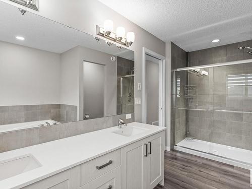 6476 King Wynd, Edmonton, AB - Indoor Photo Showing Bathroom