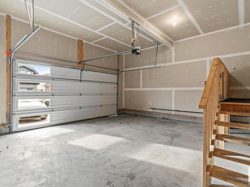 6476 King Wynd, Edmonton, AB - Indoor Photo Showing Garage