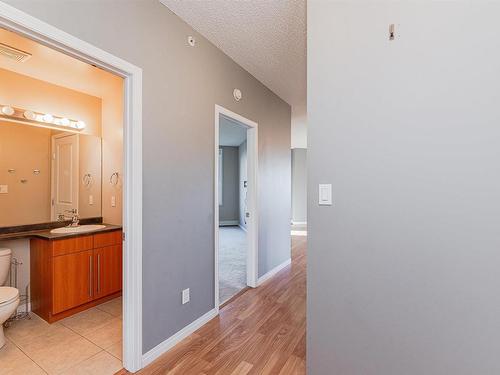 402 10504 99 Avenue, Edmonton, AB - Indoor Photo Showing Bathroom