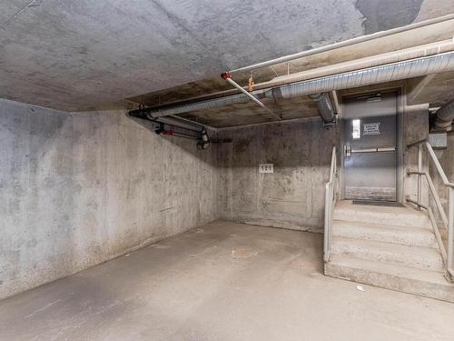 402 10504 99 Avenue, Edmonton, AB - Indoor Photo Showing Garage