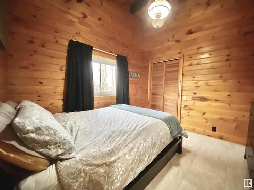 21344 Sec Hwy 617, Rural Camrose County, AB - Indoor Photo Showing Bedroom