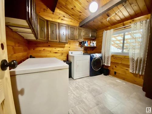 21344 Sec Hwy 617, Rural Camrose County, AB - Indoor Photo Showing Laundry Room