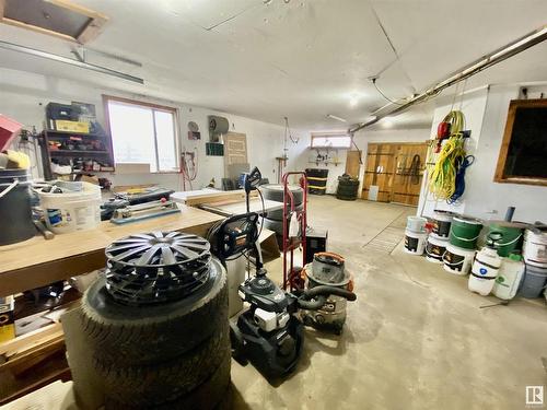 21344 Sec Hwy 617, Rural Camrose County, AB - Indoor Photo Showing Garage